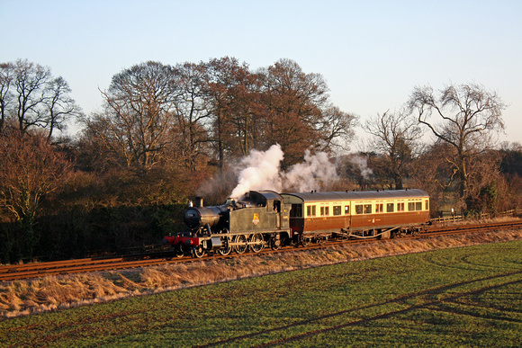 The sun glints on GWR Small Prairie 4575 Class No 5526 & Auto Coach W178 at Woodthorpe on 9.1.11 with 1500 Leicester North - Loughborough service at the special running weekend of 8 & 9 Jan 2011