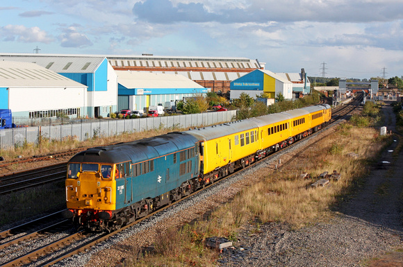 31106 heads 4 vehicles including new test coaches TIC2 & PLPR1 with 31233 (rear) Loughborough 12.10.12 with 3Z11 1730 Old Dalby - Derby RTC test train after calibration runs on the Asfordby Test Track