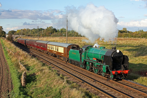 S.R. Schools Class No 925'Cheltenham' at Woodthorpe, GCR on 14.10.12 with 1600 Loughborough - Leicester North service
