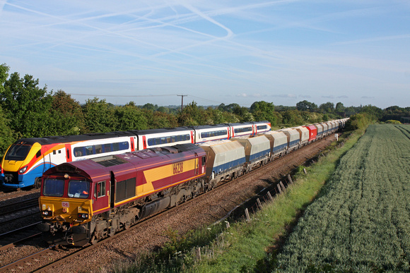 66238 at Cossington, MML on 15.6.15 with 6L75 0415 Peak Forest Cemex Sdgs - Ely Mlf Papworth Sidings loaded hoppers. 220016 screams north with 1F02 0545 St Pancras International - Sheffield service