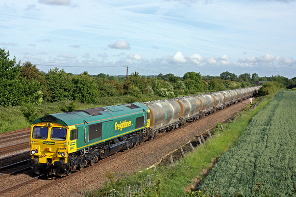 A very clean looking Freightliner 66607 at Cossington, MML heading towards Syston East Junction on 15.6.15 with 6L44 0450 Hope (Earles Sidings)  - West Thurrock Sidings loaded cement tanks