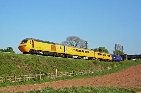 Hybrid Hitachi HST ' Hayabusa'  43089 and modified 43160 at Kinchley Lane on 3.5.07 returning to Quorn and Woodhouse station on launch day from Rothley on a demonstration run organised by Porterwood