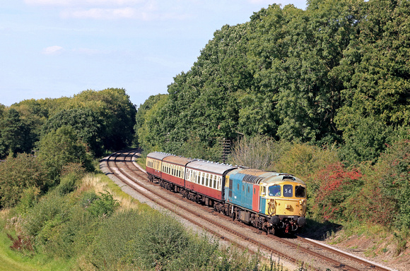 D6535 finally getting some TLC passes Kinchley Lane on 3.9.23 with 1450 Loughborough to Rothley Brook service at GCR Diesel Gala September 2023