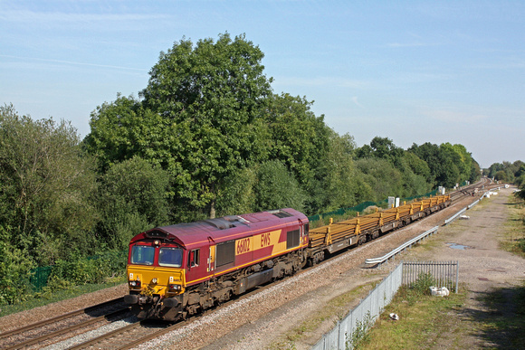DB Cargo 66102 puts on a spurt  past Stenson Junction on 13.9.16  with a short 6X01 1017 Scunthorpe Trent T.C. - Eastleigh East Yard long welded rail train