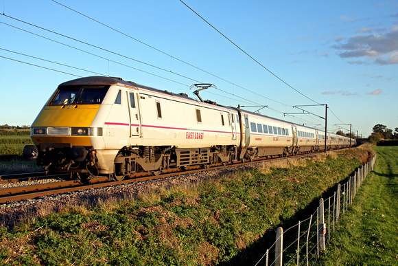 East Coast liveried Class 91 No 91131 with DVT 82206 at rear at Hougham north of Grantham on 4.11.13 with 1B86 1408 London Kings Cross - Newark North Gate service in the low setting sun