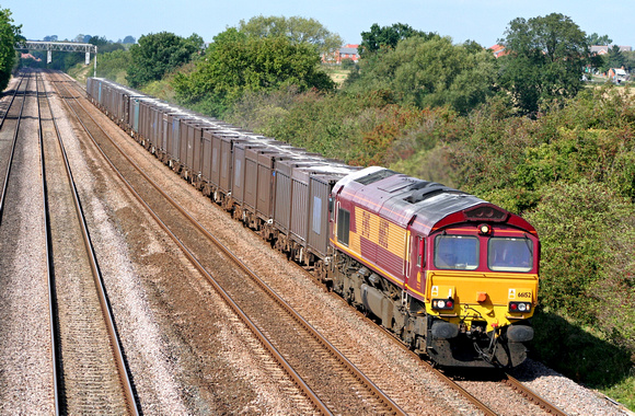 66152 in EWS livery at Cossington, MML heading towards Syston East Junction on 29.6. 06 with 6Z88 Drax - Hotchley Hill loaded gypsum containers. The loco will run round at Humberstone Road, Leicester