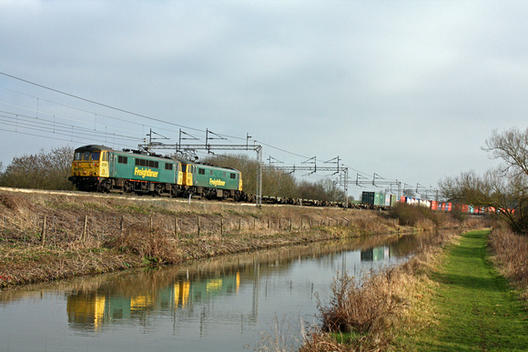 86613 & 86614 alongside the Oxford Canal at Ansty heading towards Nuneaton on 2.3.11. with 4M54 1009 Tilbury - Crewe Basford Hall Freightliner