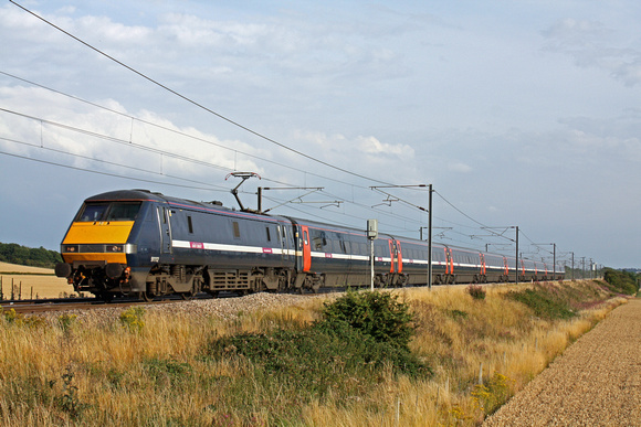 91112 still in dark grey GNER livery with DVT 82200 at rear on 2.8.11 at Frinckley Lane, Marston near Grantham ECML  with 1N27 1730 Kings Cross - Newcastle service