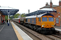 66714 tnt 20302 & 20305 at Melton Mowbray station on 12.10.11 with 8X09 1142 Old Dalby - Amersham S-Stock move. The 66 will be removed before reaching Amersham