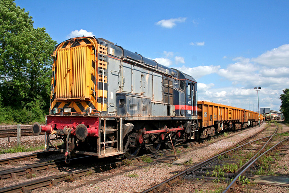 H001 (08331) shunts low ballast wagons on 4.6.08  at LaFarge Sidings, Mountsorrel