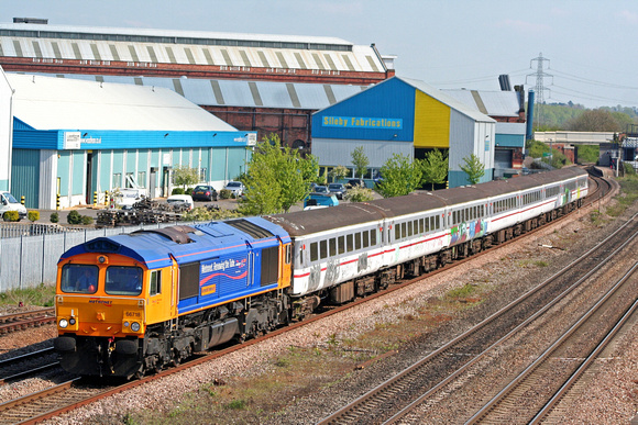 66718 Gwyneth Dunwoody at Loughborough on 29.4.09 with 6Z27 1359 Peterborough GBVQ - Rotherham Booths scrapyard with 8x GatEx scrapped Mk.2's  oringially from Shoeburyness