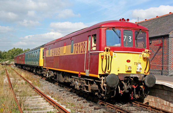 73128 waits at Chasetown station on 9.9.06 with 1130 service to Brownhills West  at the Diesel Gala Sept 2006