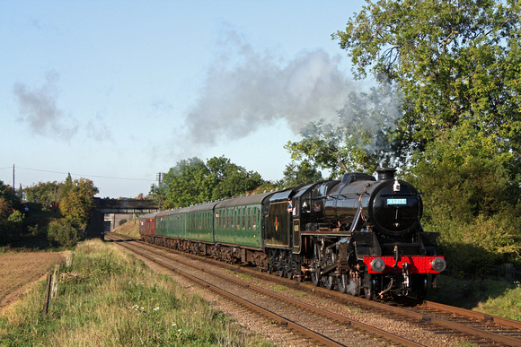 An Immaculate looking Black 5 No. 45305 at Woodthorpe on 10.10.10 with 1540 Lougborough - Leicester North service at the GCR October 2010 Steam Railway Gala