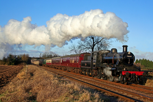 BR Standard Class 2 No 78019 at Woodthorpe on 26.12.08 with 1415 Loughborough - Leicester North Bank Holiday GCR service