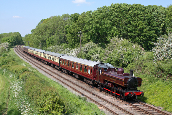 First time visit of GW Pannier Tank L92 in LT red livery at Kinchley Lane on 18.5.14 with 1415 Loughborough - Leicester North service at the GCR Classic & Vintage Vehicle Fest