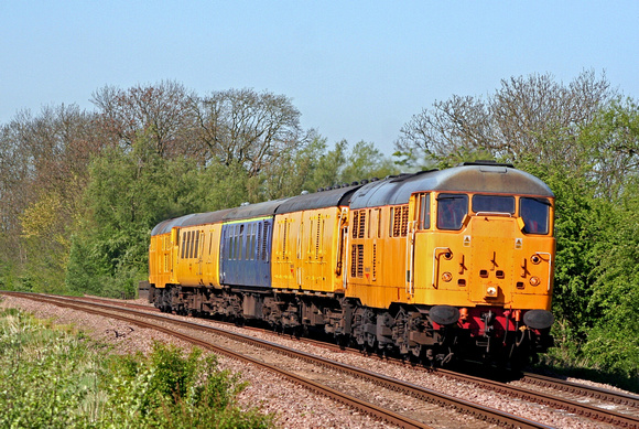 31105 tnt 31602 at Frisby heading towards Melton Mowbray on 1.5.07 with 4Q07 0830 Derby RTC - Old Oak Common Serco train