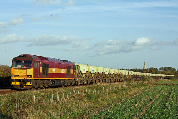 60039 approaches   Station Lane foot crossing, Asfordby on 27.10. 2010 with  6M67 Broxbourne - Mountsorrel empty Lafarge self-discharge stone train