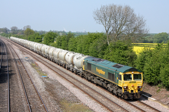 66520 at Normanton on Soar heading towards Loughborough on 19.4.11 with 6L86 Earles Sdgs - West Thurrock loaded cement PCA tanks