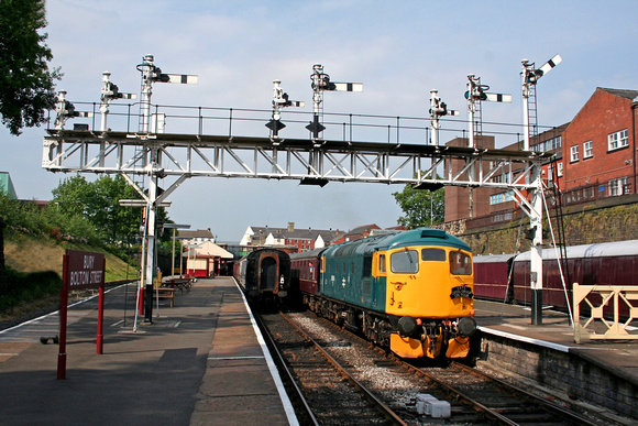 26024 about to depart Bury Bolton Street station on 6.7.06 with 1650 service to Heywood at the ELR Diesel Gala July 2006