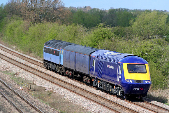 47818 Emily in it's former ONE livery with barrier and First GW HST power car 43253 run round at Loughborough on 25.4.09 with 5Z47 1215 Loughborough Brush - Landore. 43253 had been re-engined