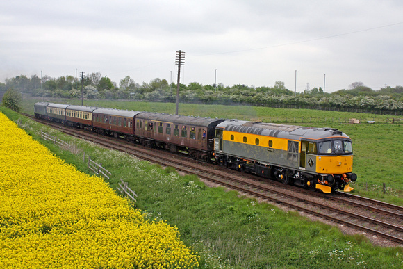 Guest loco 33002'Sea King' tnt D123 at Woodthorpe on 20.5.12 with 1330 Loughborough - Quorn & Woodhouse local shuttle service at the GCR Spring 2012 Diesel Gala