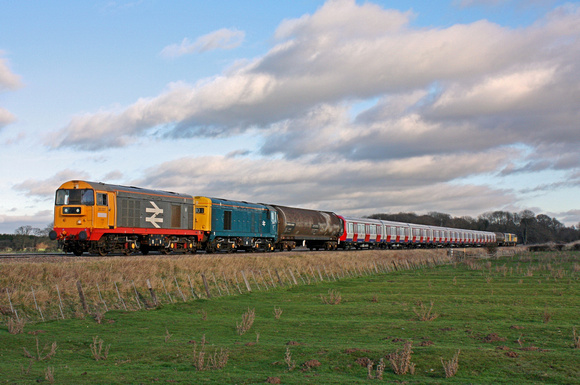 20227 & 20142 tnt 20901 & 20905 at Rearsby heading towards Syston East Junction on 11.1.12 with 7X09 1142 Old Dalby - Amersham with S Stock and tank barriers