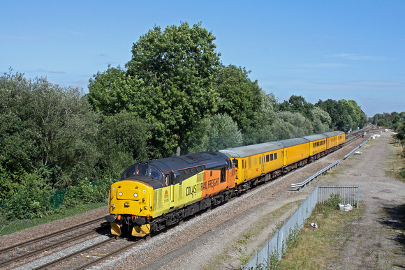 Colas Rail Freight 37175 thrashes past Stenson Junction on 1.9.16 with 3Z06 1300 Derby R.T.C.(Network Rail) -Tyseley L.M.D. test train with a DBSO at front and rear