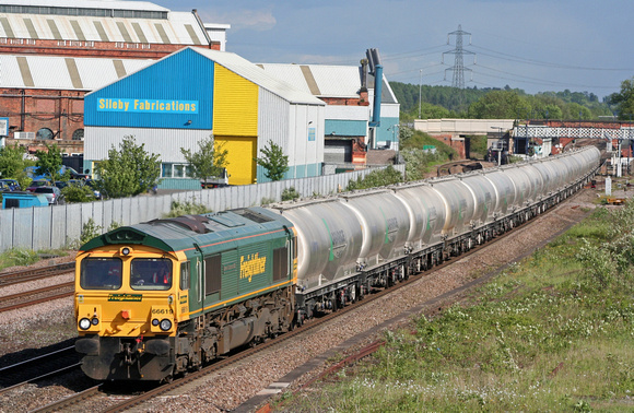 66619 powers through Loughborough on 26.5.09 with 6M91 1124 Theale - Earles Sdgs empty LaFarge cement tanks