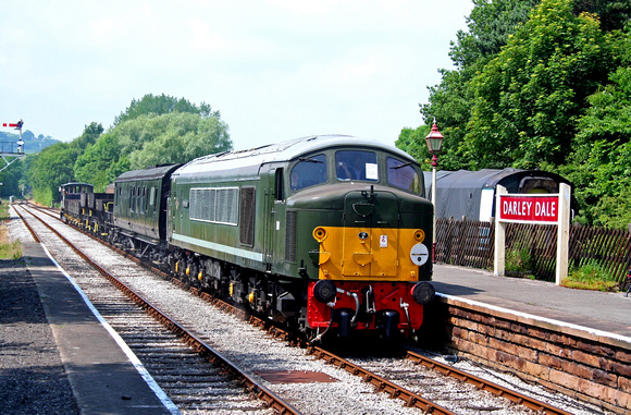 D8 'penyghent' enters Darley Dale station on 26.9.09 with 1410 Rowsley - Matlock demo freight