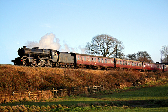 Stanier 2-8-0 Class 8F No 48305 heads north at Kinchley Lane on 17.1.10 with 1510 Leicester North - Loughborough GCR sevice