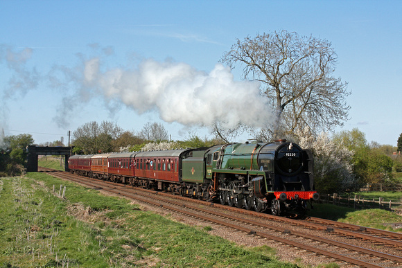 9F No 92214 has had an identity swap commemorating 92220 'Evening Star' seen at Woodthorpe on 18.4.15 with 1630 Loughborough - Leicester North service at the GCR Railways at Work Weekend