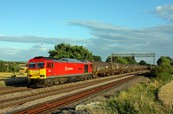 60059 at Cossington, MML near Sileby Junction on 18.8.14 with  6E38 1354 Colnbrook Elf Oil Siding - Lindsey Oil Refinery empty bogie tanks. The harvest is in full swing in the field to the left of  th