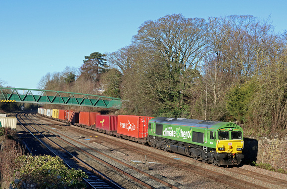 DB Cargo 66004 in special green “I am a Climate Hero” livery passes  Barrow upon Soar, MML on 17.1.22 with 4L38 1052 East Mids Gateway Tml Dbc to Felixstowe Central Dbc Intermodal