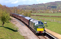 Preserved Class 37 No D6948 (37248)   seen entering Hayles Abbey Halt on 12.4.23 with 1535 Broadway to Cheltenham GWSR service.