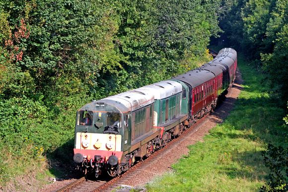D8048 & D8098 at Birstall on  15.9.06 with 1040 Loughborough - Leicester North 'Jolly Fisherman service' at the GCR Diesel Gala Sept 2006