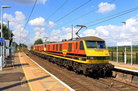 Freightliner Class 90 No's 90047, 90016 & 90049 power through Manningtree Station on 16.8.23 with 4L89 0410 Crewe Bas Hall S.S.M. to Felixstowe North F.L.T. Intermodal