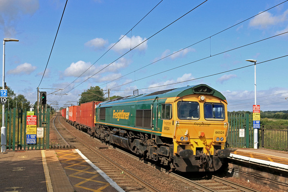 Freightliner Class 66 No 66524 enters Manningtree Station on 19.8.23 with 4L41 0110 Ditton (Oconnor) Fliner to Felixstowe North F.L.T. Intermodal