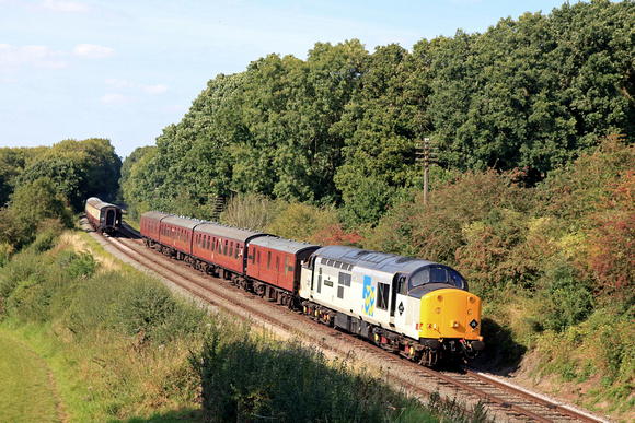 37714 'Cardiff Canton' at Kinchley Lane on 3.9.23 with 1515 Loughborough to Rothley Brook passes D123 1520 Rothley Brook to Loughborough at GCR Diesel Gala Sept 2023