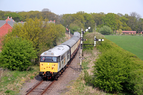 31130 at Market Bosworth on 21.4.07 with 10.00 Shackerstone - Shenton service at the April 2007 Battlefield Line Diesel Gala