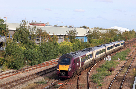 EMR Class 222 Meridian No 222014 approaches Leicester Station on 17.10.23 with 1B40 1112 Nottingham to St Pancras International service