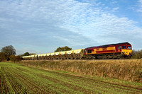 Under a mottled sky 66053 heads south at Cossington, MML on 13.11.13 with 6B30 1253 Mountsorrel Sdgs - Northampton Castle Yard loaded self discharge train
