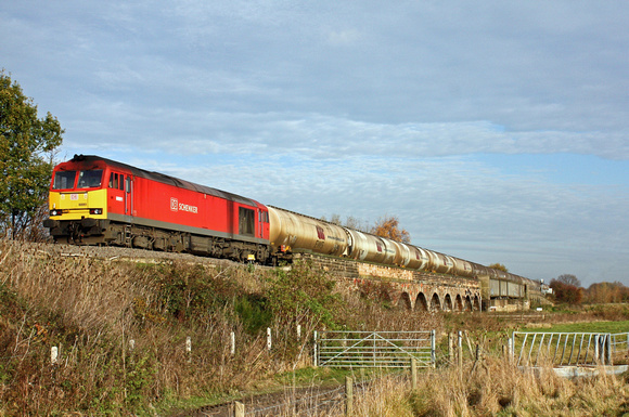 60091 in DBS livery crosses the River Trent on Sawley Viaduct on 27.11.13 with 6M57  0715 Lindsey Oil Refinery - Kingsbury Oil Sidings loaded bogie tanks