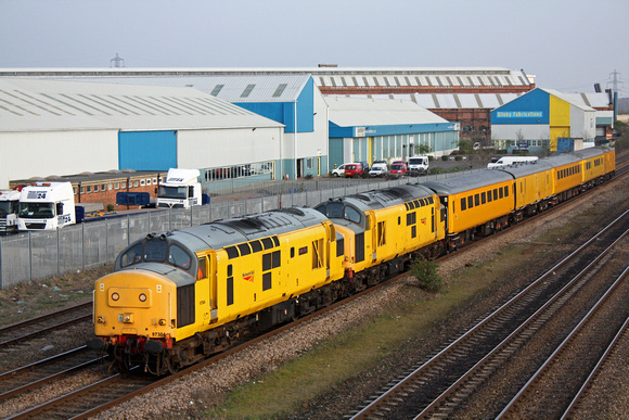 97304 & 97302 tnt 73138 at Loughborough on 25.3.11 with 1Z25 1010 Selhurst - Derby RTC Serco working some 170 minutes late