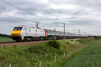 91103 in East Coast Livery with DTV 82200 at rear at Frinckley Lane, Marston north of Grantham, ECML  with 1705 Kings Cross - Leeds service
