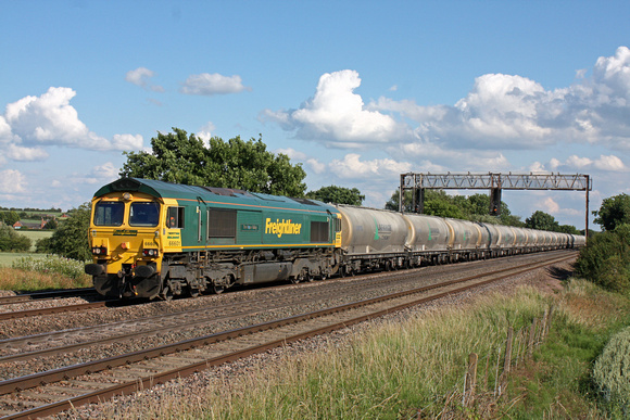 66601 'The Hope Valley' at Cossington, MML  heading towards  Sileby Junction on 30.6.11 6M92 1307 West Thurrock - Earles Sdgs empty LaFarge cement tanks