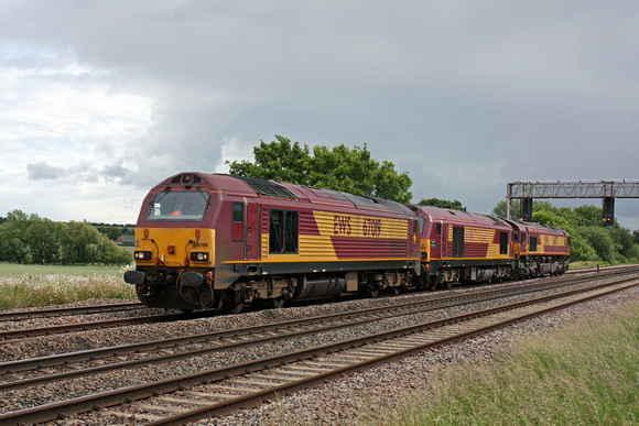 67019, 67002 and 66077 at Cossington heading towards Sileby Junction on 18.6.11 with a light engine move from Willesden to Toton TMD