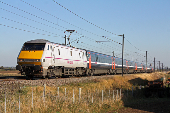 91108 in East Coast livery and DVT 82213 at rear  at Claypole heading towards Newark on 28.9.11 with 1605 London Kings Cross - Leeds service