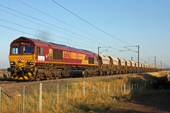 Euroshed 66062 at Claypole heading towards Newark, ECML on 30.9.11 with 6E88 1237 Middleton Towers - Goole loaded WBB Minerals sand train