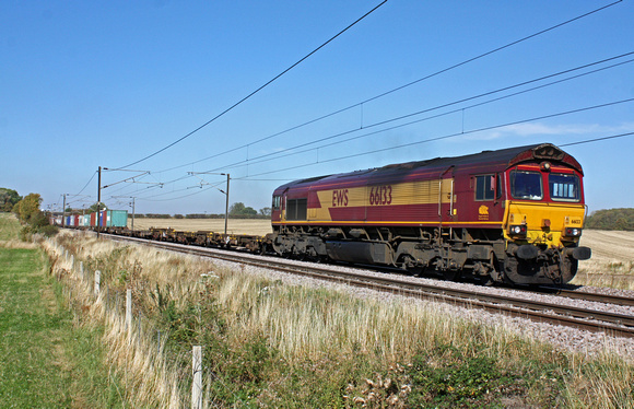 66133 at Stubton heading towards Grantham on 28.9.11 with 4L45 Wakefield Europort - Felixstowe Intermodal