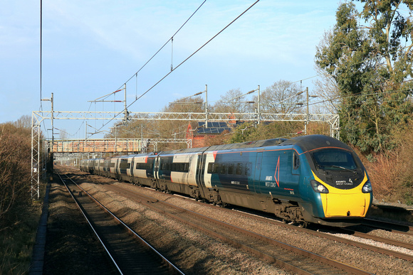 Avanti West Coast  Class 390 Pendolino No 390153 passes Cathiron, WCML. heading towards Rugby on 1.2.24 with 1A28 1043 Liverpool Lime Street to London Euston service